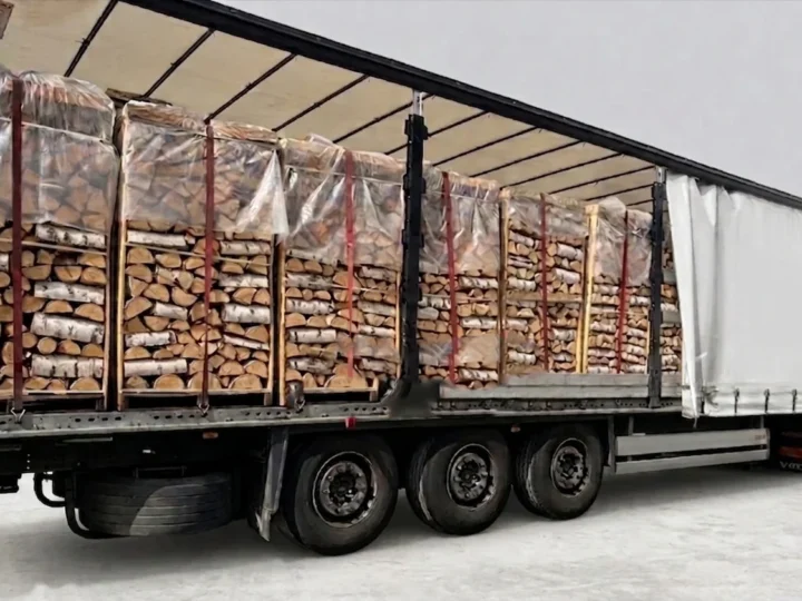 LKW-Ladung Brennholz – Eiche – 30/33 cm – kammergetrocknet – 2 RM Paletten